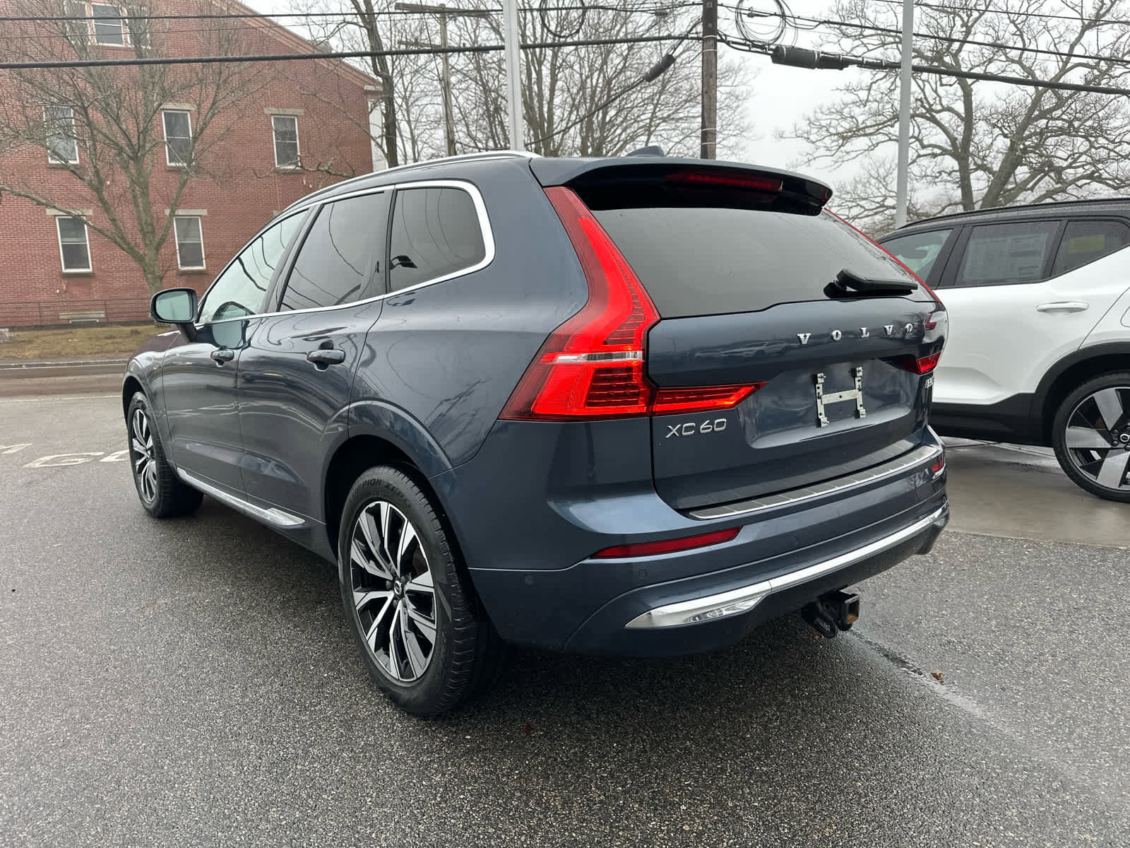 Used 2023 Volvo XC60 B5 Plus image 10