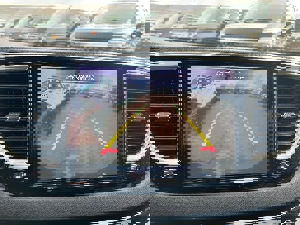 Used 2023 Chrysler Pacifica Touring-L image 18