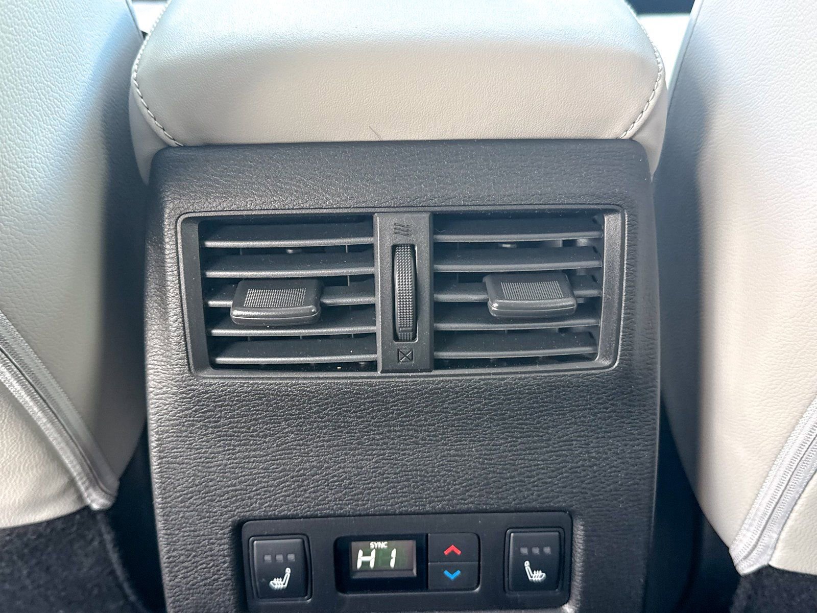 New 2025 Mitsubishi Outlander SEL image 22