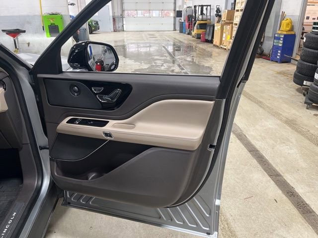 Used 2023 Lincoln Aviator Reserve w/ Elements Package Plus image 16