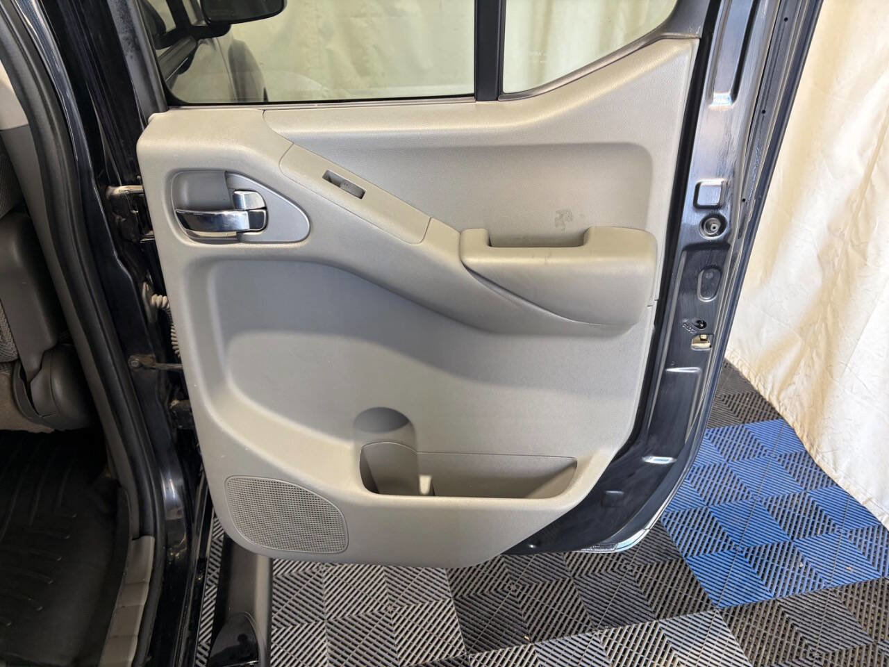 Used 2014 Nissan Frontier SV AWD/4WD image 10