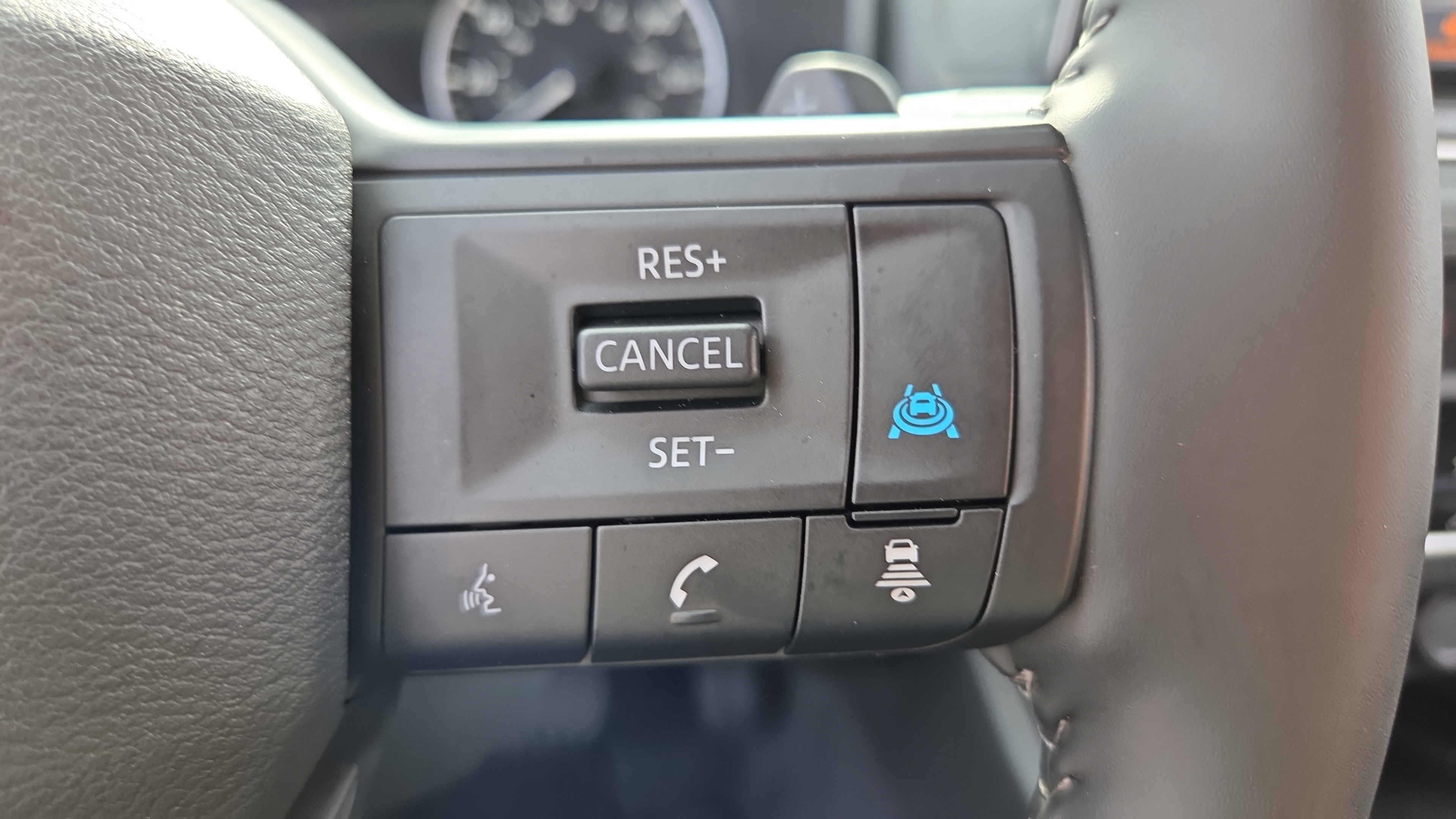 Certified 2026 Nissan Rogue SV FWD image 28