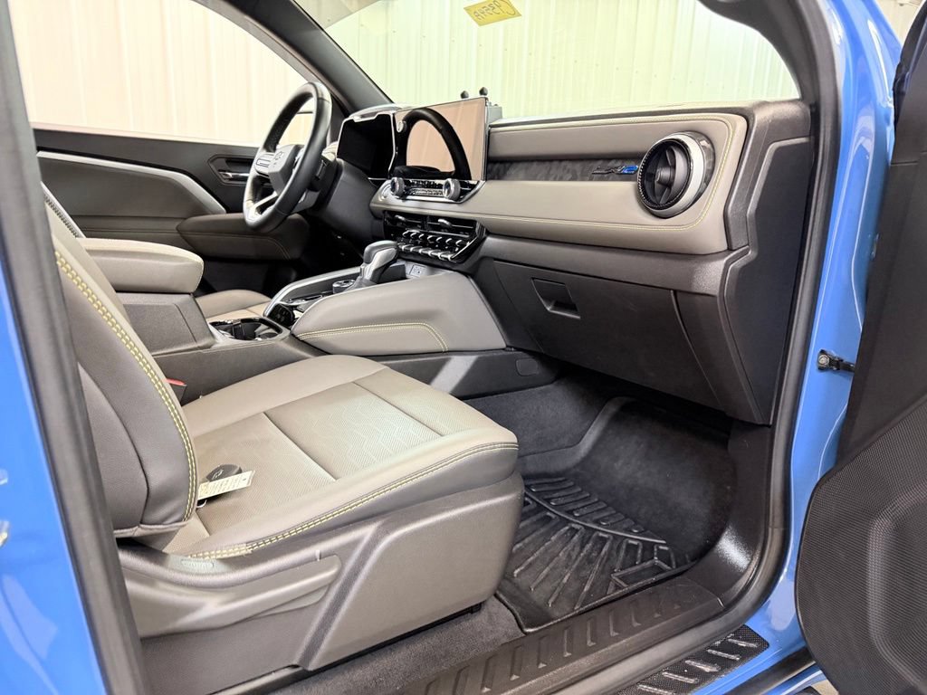 Used 2025 Chevrolet Colorado ZR2 w/ Technology Package AWD/4WD image 34