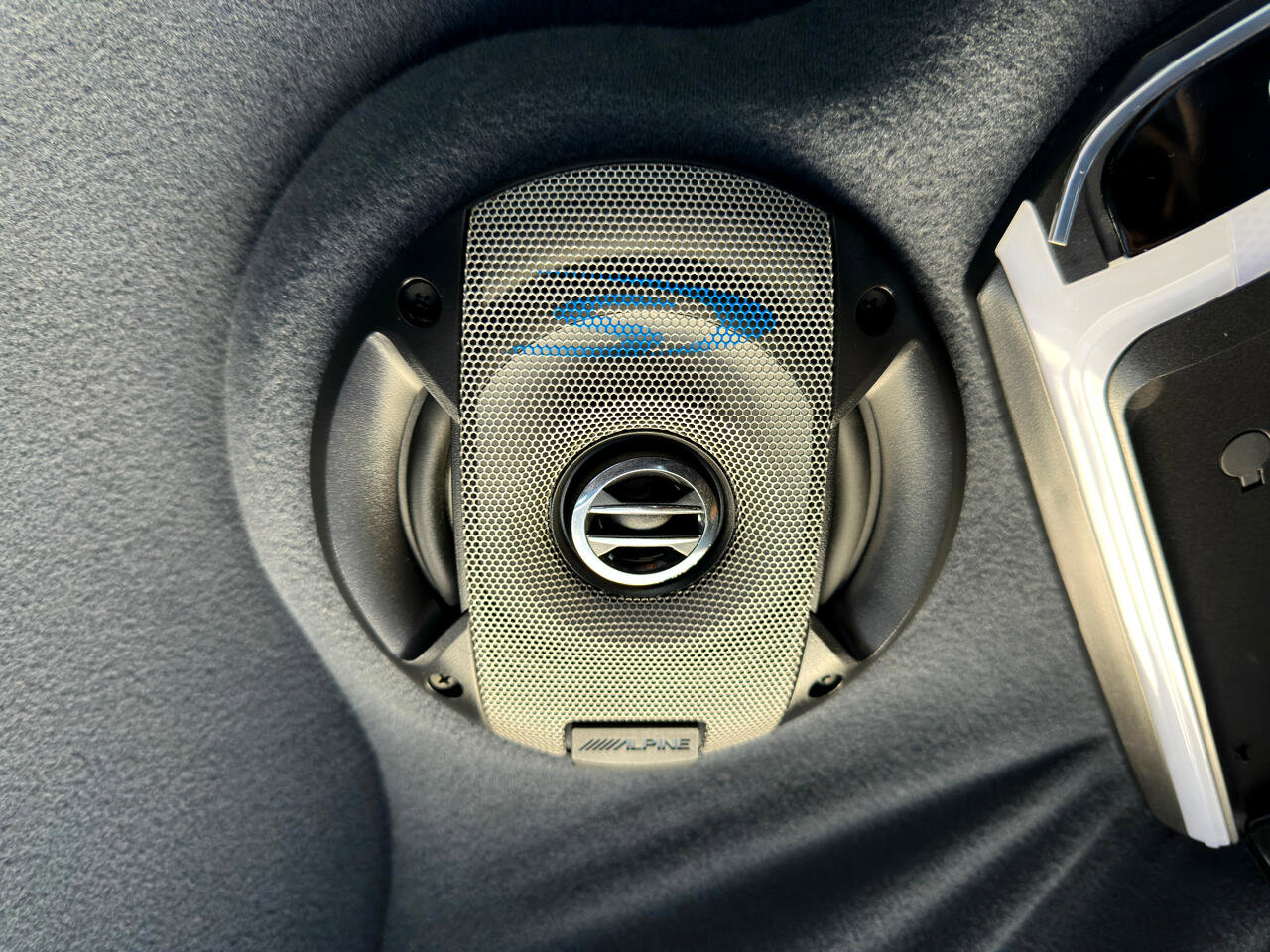 Used 2009 Cadillac DTS Limousine image 23