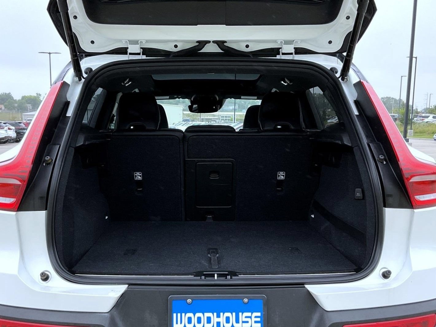 Used 2020 Volvo XC40 T5 R-Design AWD/4WD image 22