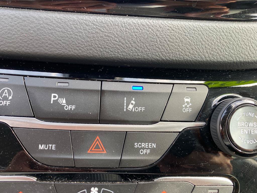 Used 2024 Chrysler Pacifica Touring-L FWD image 13