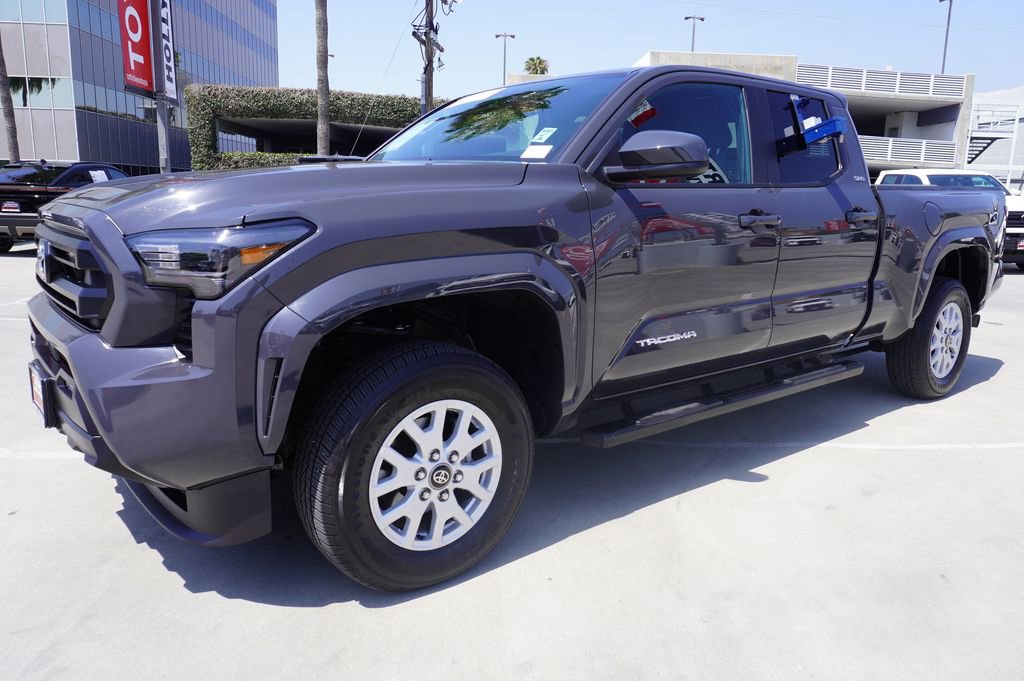 Certified 2025 Toyota Tacoma SR5 AWD/4WD image 4