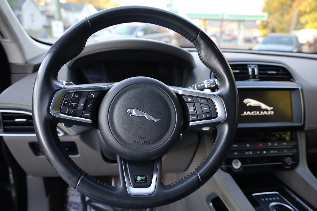 Used 2018 Jaguar F-PACE R-Sport AWD/4WD image 25