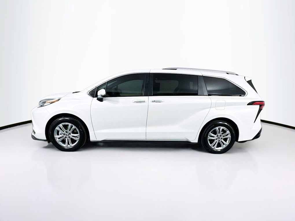 Used 2023 Toyota Sienna Platinum image 6