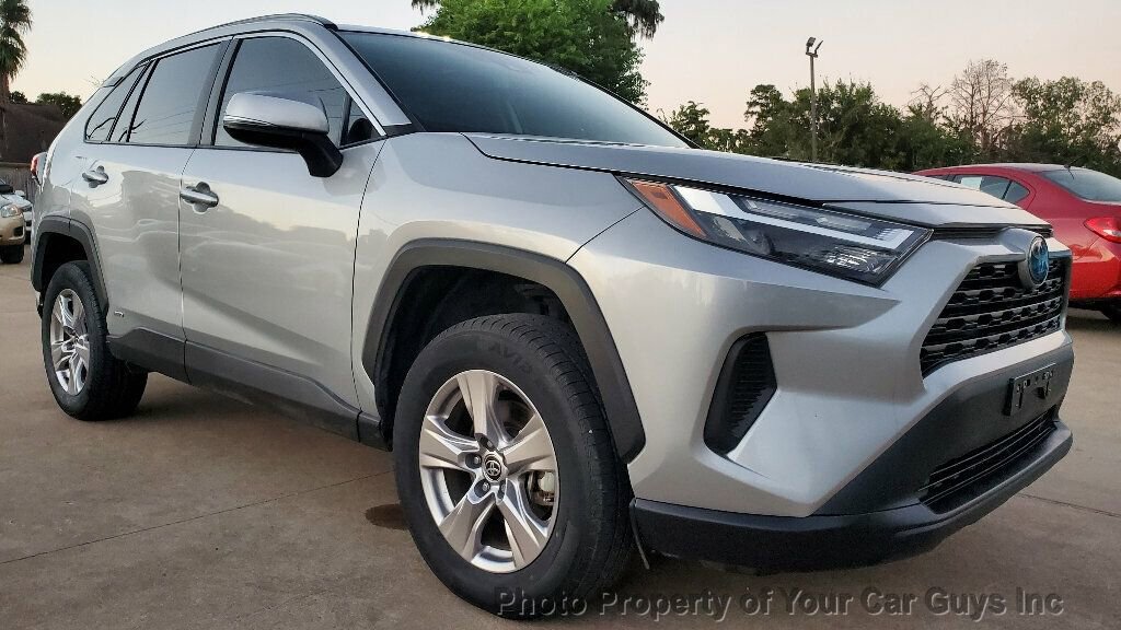 Used 2022 Toyota RAV4 XLE w/ Convenience Package image 9