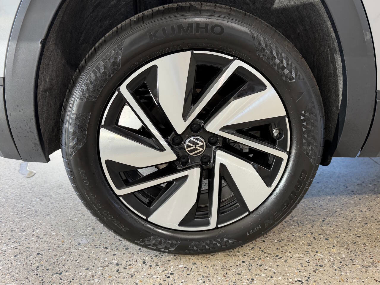 Used 2025 Volkswagen Atlas SE image 40