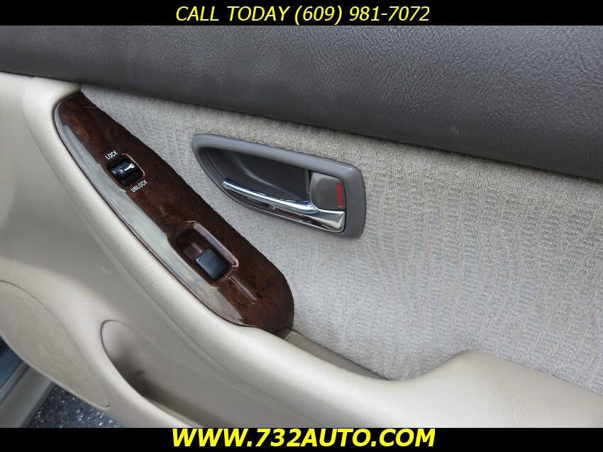 Used 2002 Subaru Outback Wagon AWD/4WD image 25