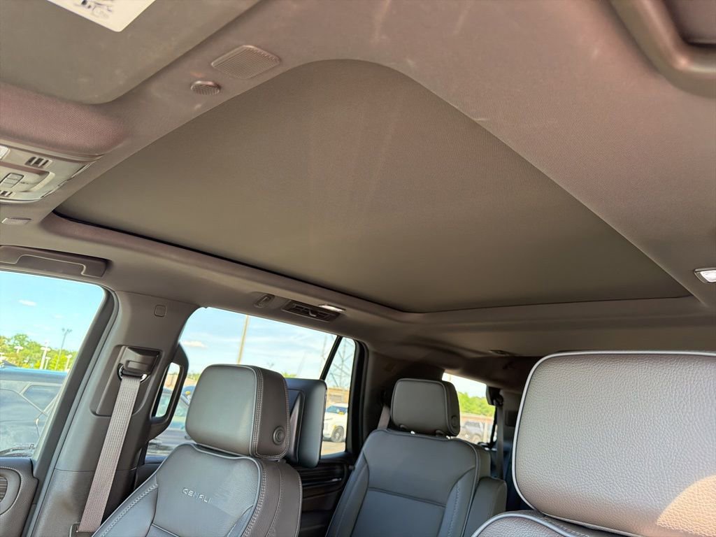 Used 2024 GMC Yukon Denali w/ Advanced Technology Package image 21