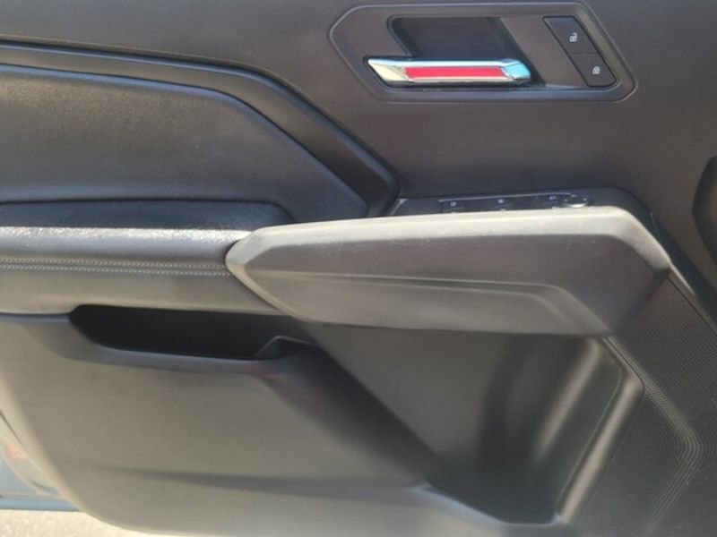 Used 2023 Chevrolet Colorado LT w/ LT Convenience Package II image 27