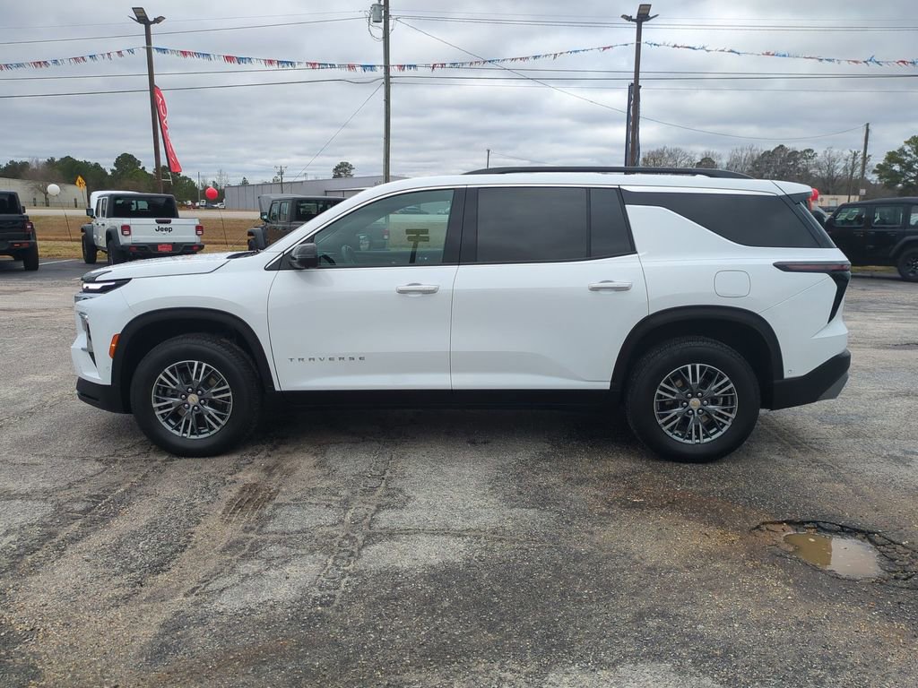 Used 2024 Chevrolet Traverse LT w/ Enhanced Driving Package image 6