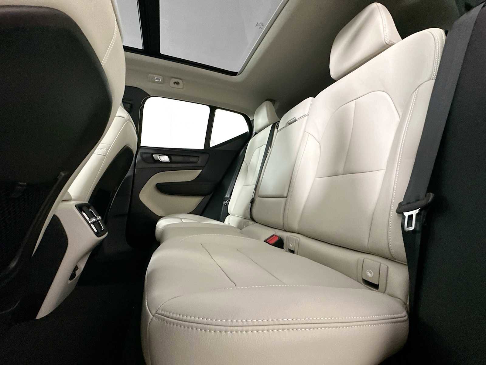 New 2026 Volvo XC40 B5 Ultra w/ Climate Package image 23