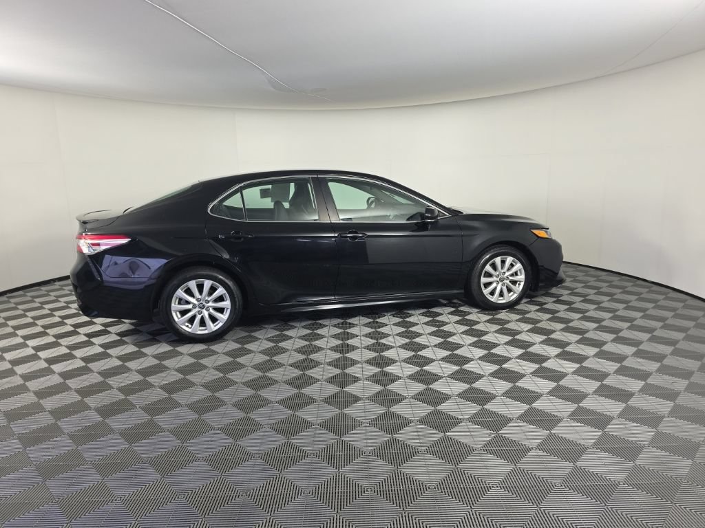 Used 2020 Toyota Camry SE FWD image 6