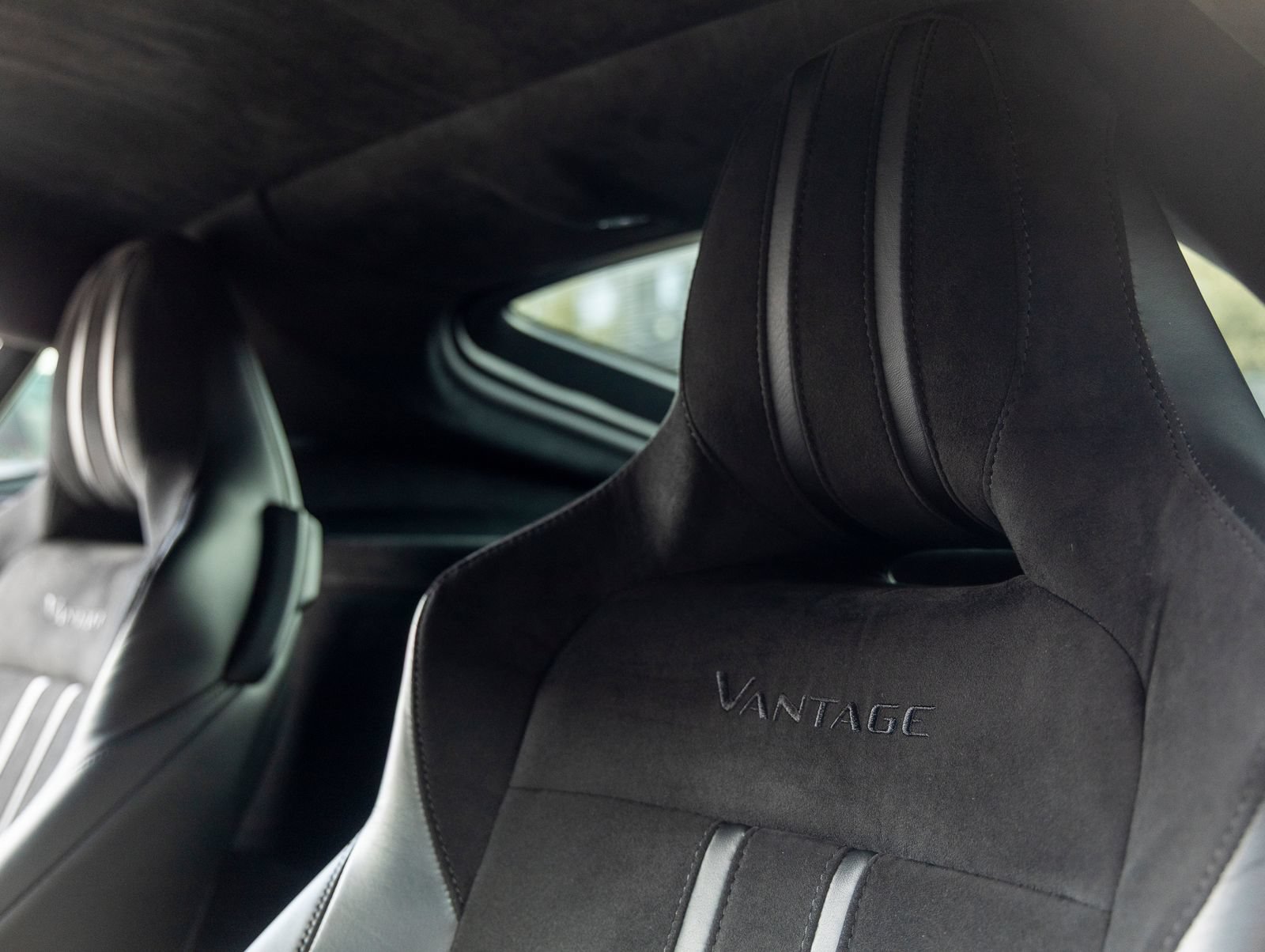 Used 2019 Aston Martin V8 Vantage Coupe RWD image 31