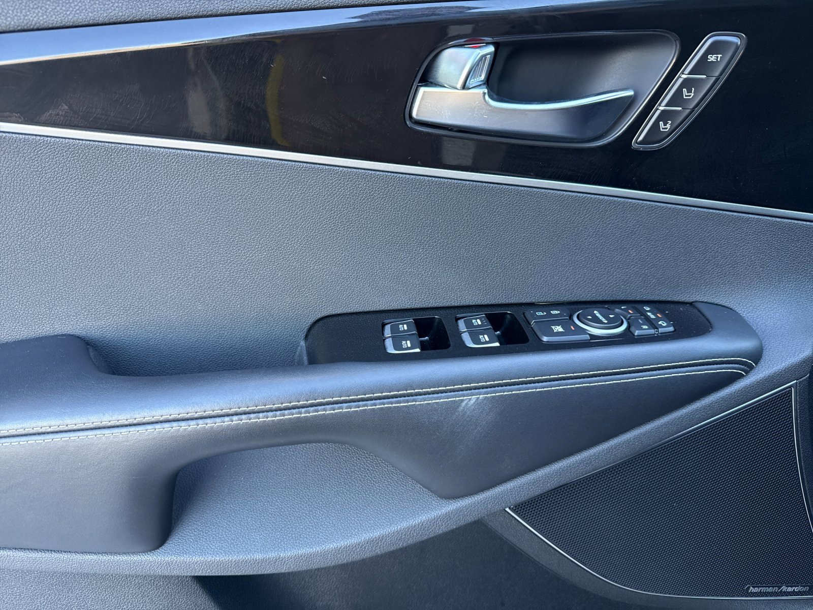 Used 2019 Kia Sorento SX image 10