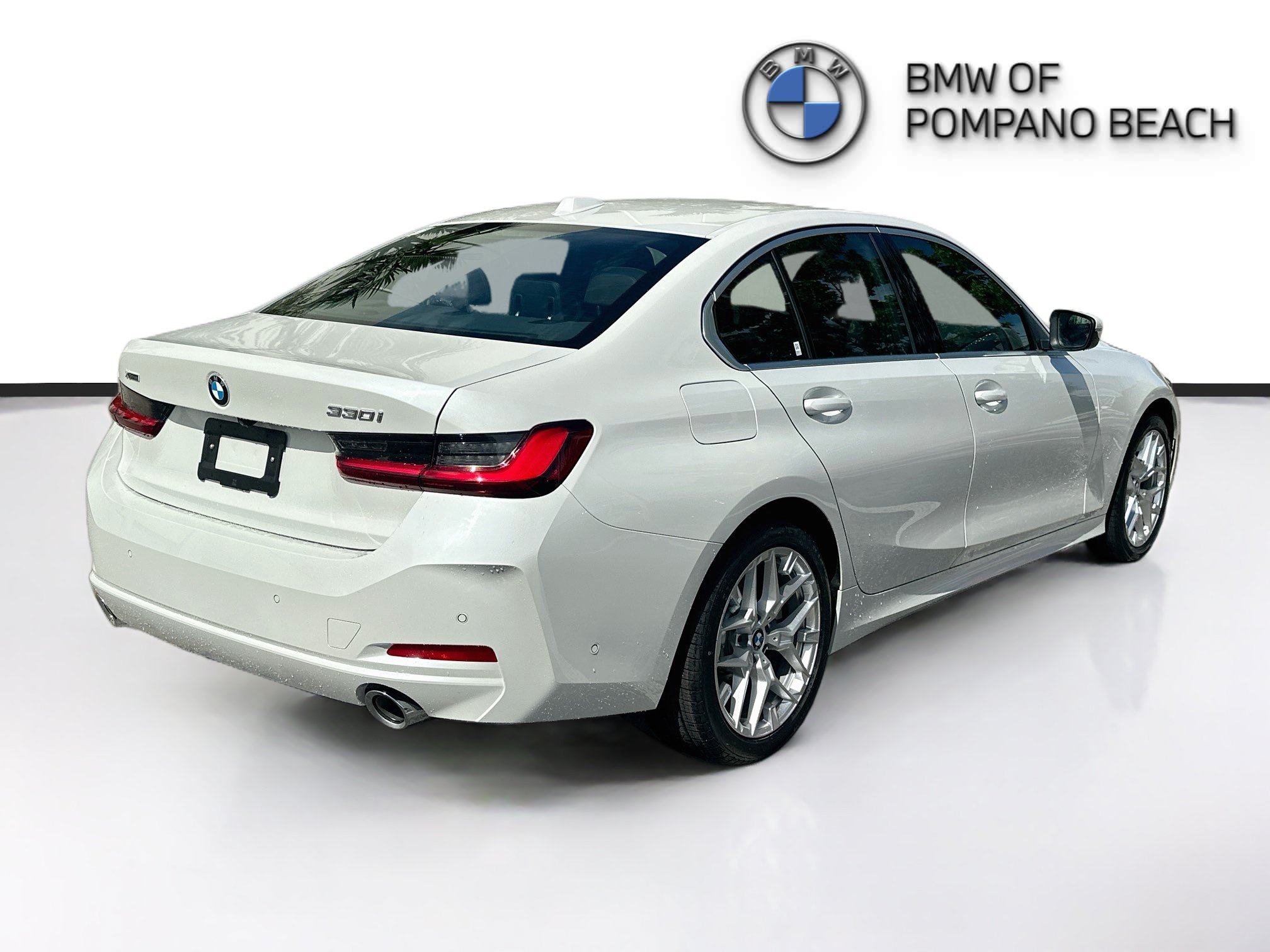 Certified 2025 BMW 330i xDrive Sedan w/ Premium Package AWD/4WD image 7