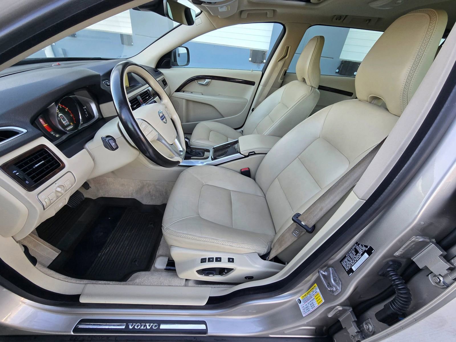 Used 2016 Volvo XC70 T5 Premier image 12