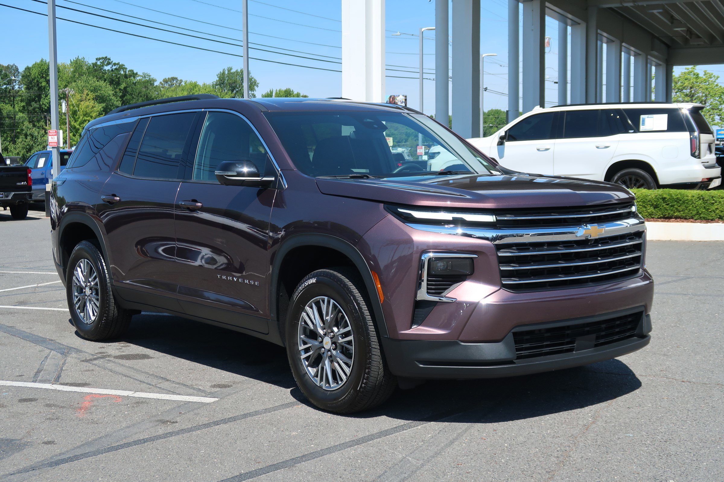 Certified 2024 Chevrolet Traverse LT FWD image 2