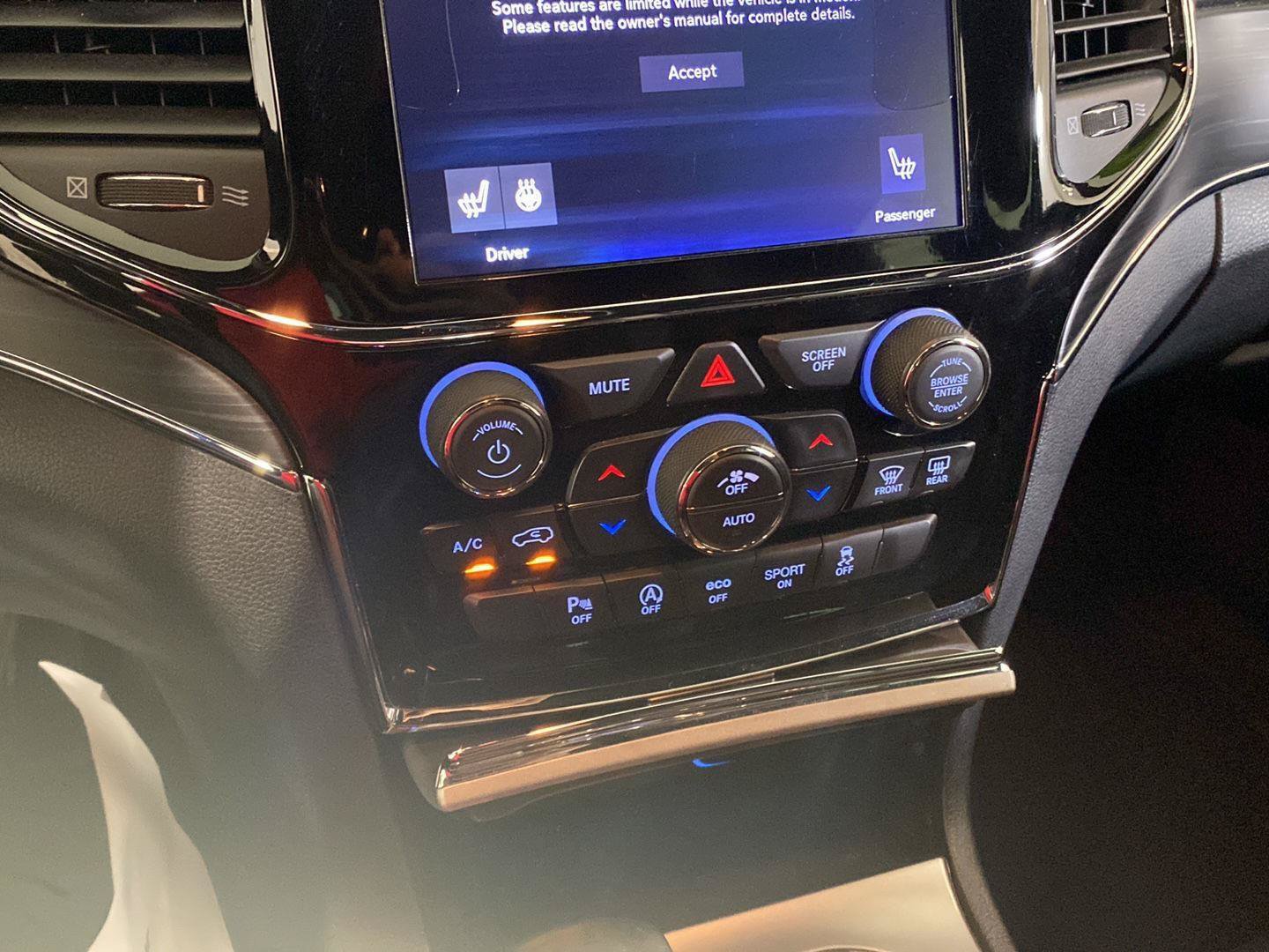 Used 2020 Jeep Grand Cherokee Limited AWD/4WD image 18