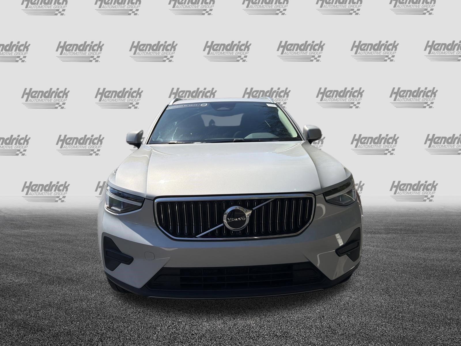 Certified 2025 Volvo XC40 B5 Core image 3
