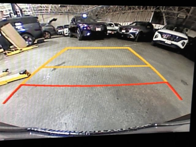 Used 2025 Hyundai Venue SEL FWD image 30