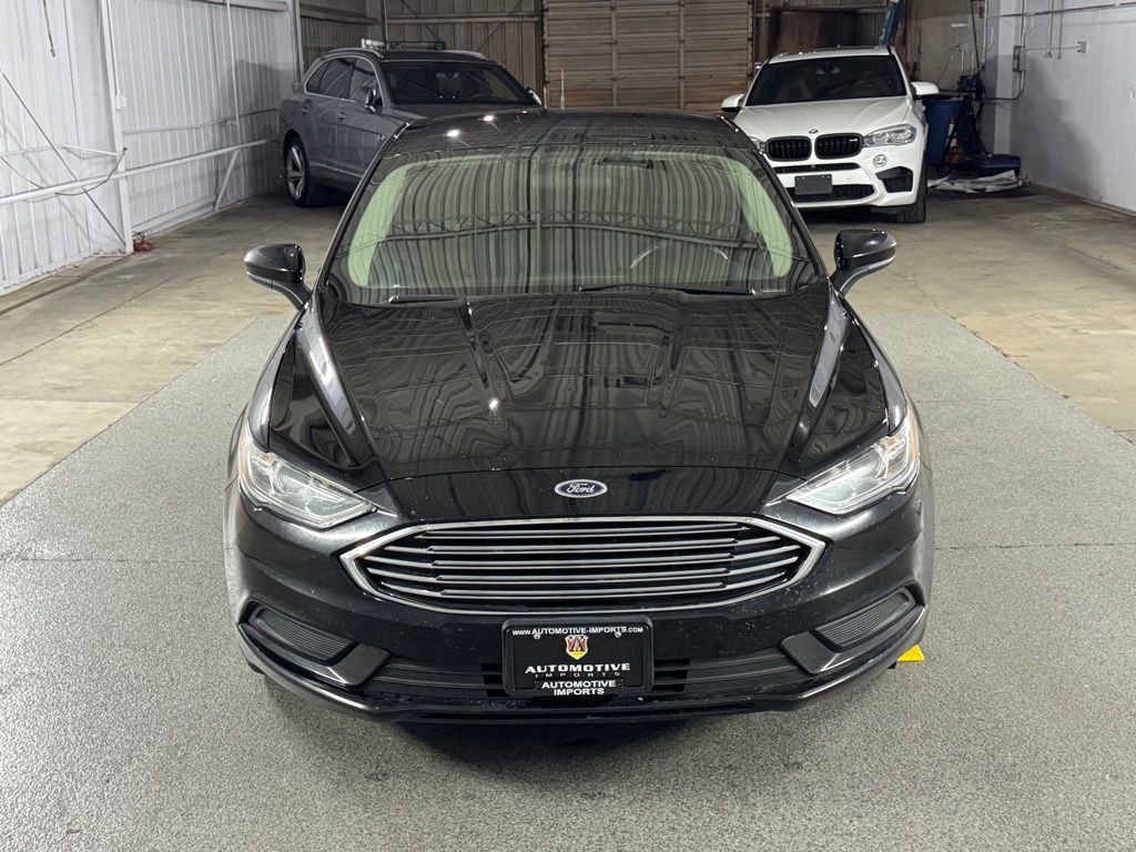 Used 2018 Ford Fusion SE w/ Fusion SE Technology Package FWD image 2