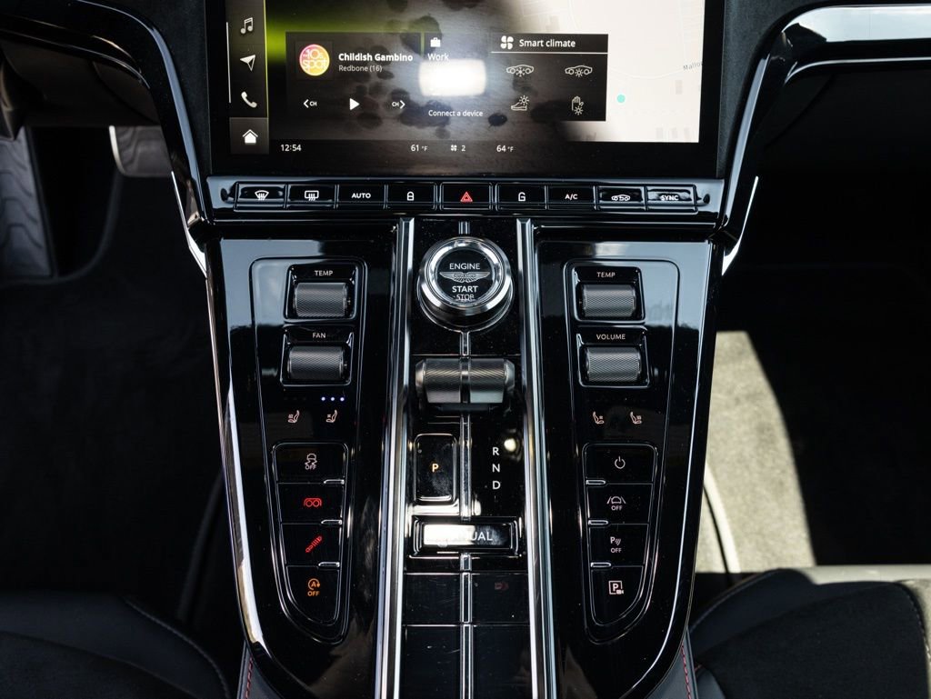 Used 2025 Aston Martin V8 Vantage Coupe image 37