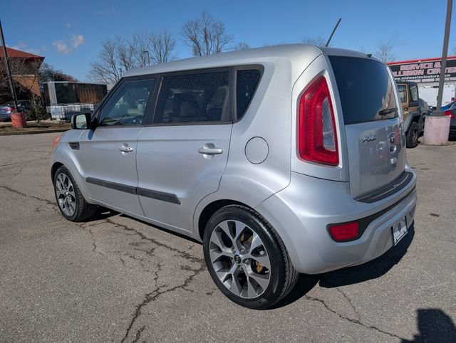 Used 2013 Kia Soul ! w/ Premium Pkg FWD image 4