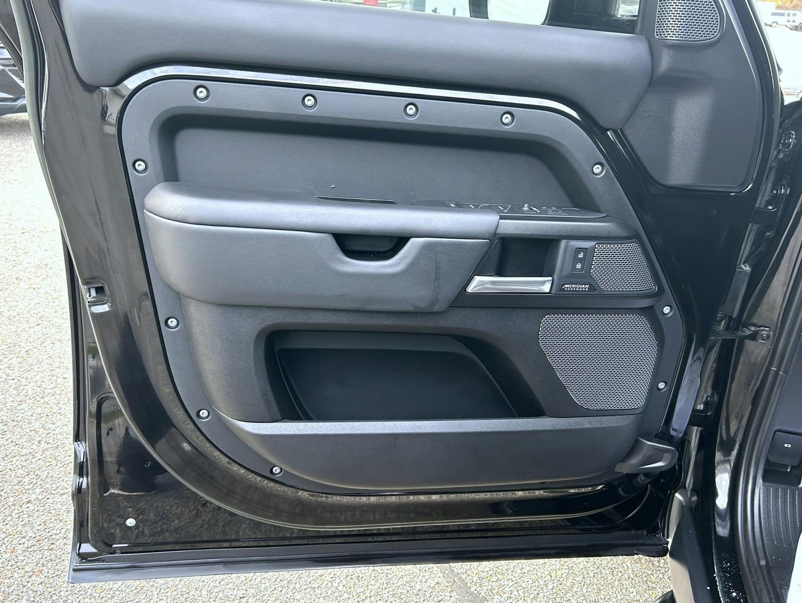 Used 2023 Land Rover Defender 110 V8 image 9