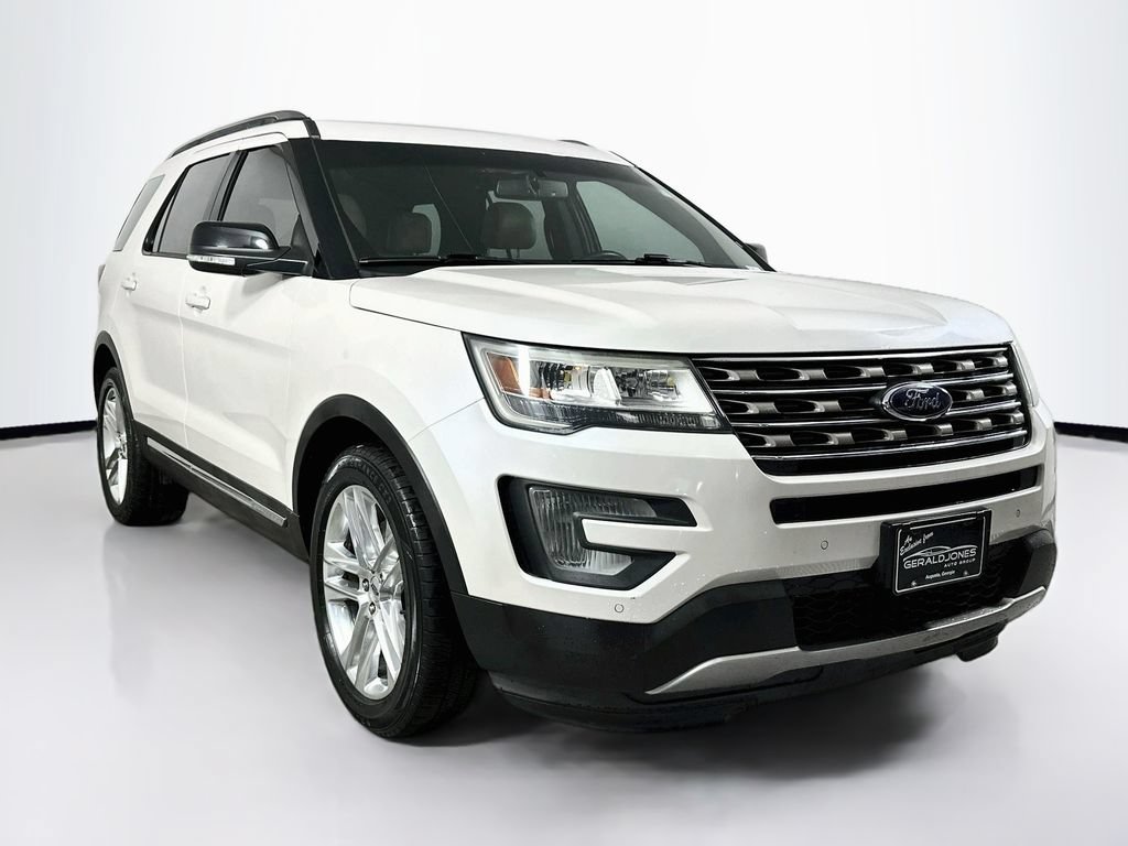 Used 2016 Ford Explorer XLT w/ Equipment Group 202A FWD image 2