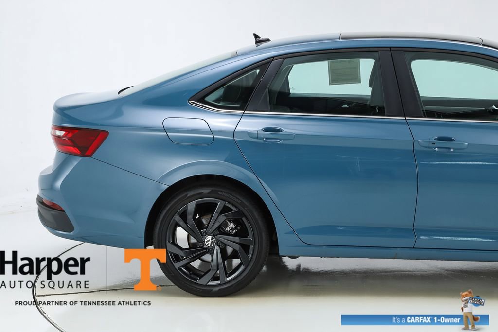Used 2025 Volkswagen Jetta SE w/ Sunroof Package FWD image 11