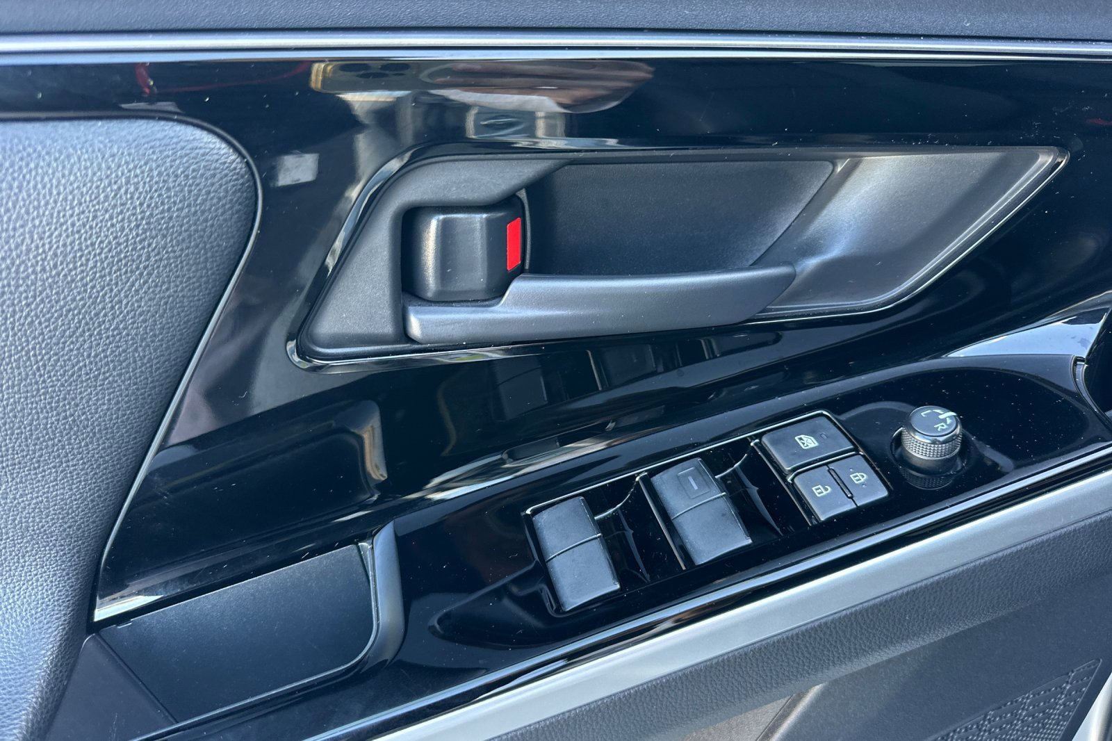 Used 2023 Toyota bZ4X XLE w/ Weather Package image 10