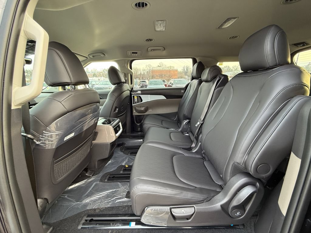 New 2026 Kia Carnival FWD image 24