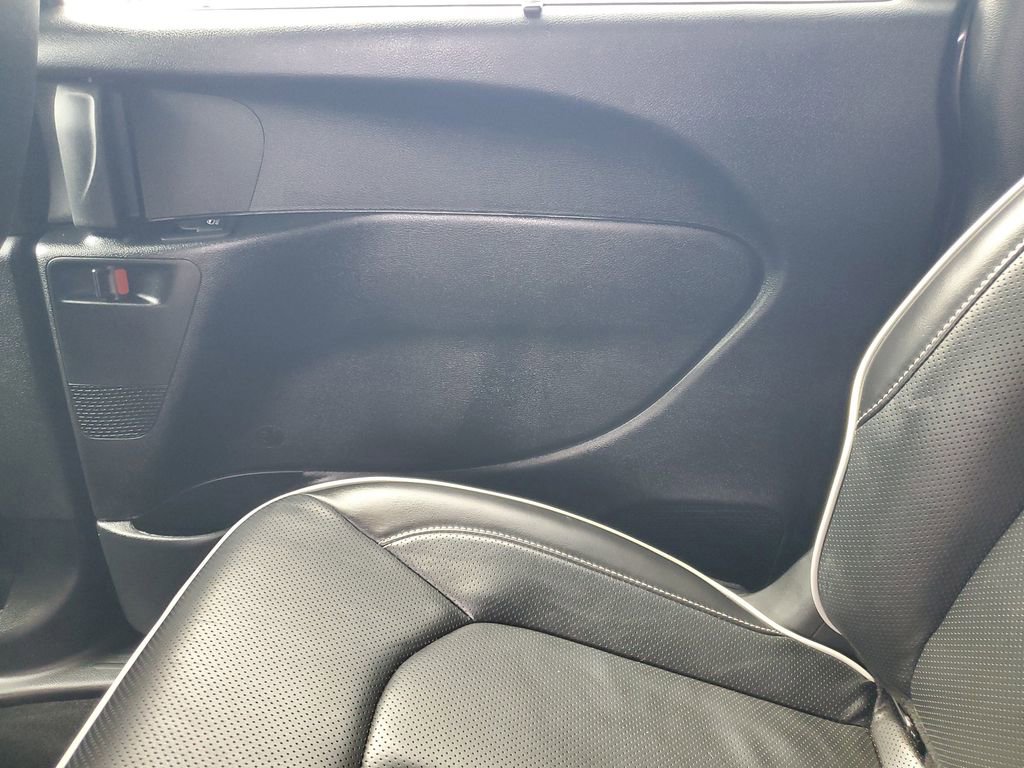 Used 2024 Chrysler Pacifica Premium image 25