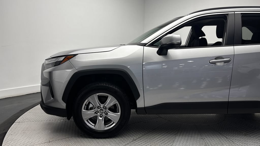 Used 2025 Toyota RAV4 XLE AWD/4WD image 4