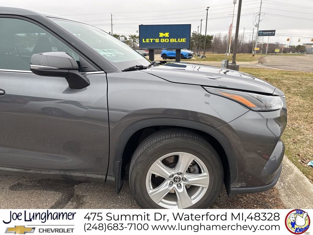 Used 2023 Toyota Highlander LE image 2