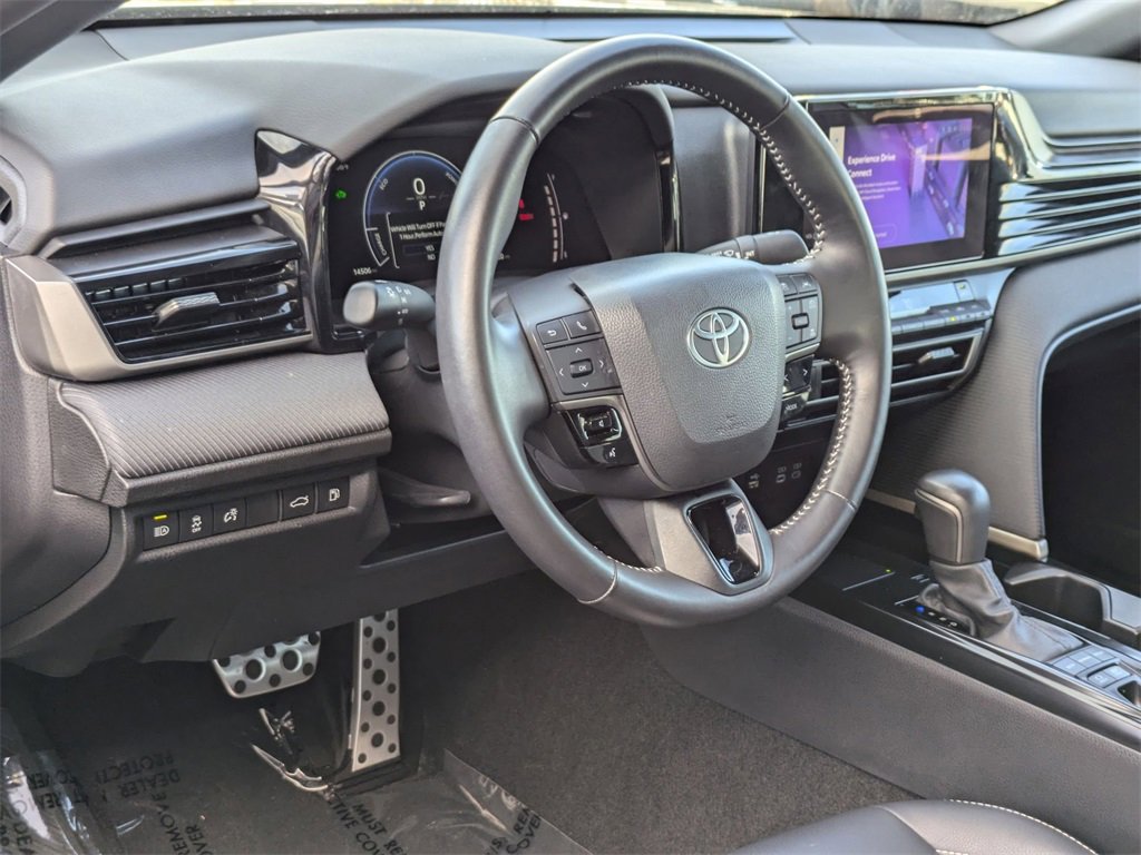 Used 2025 Toyota Camry SE image 14