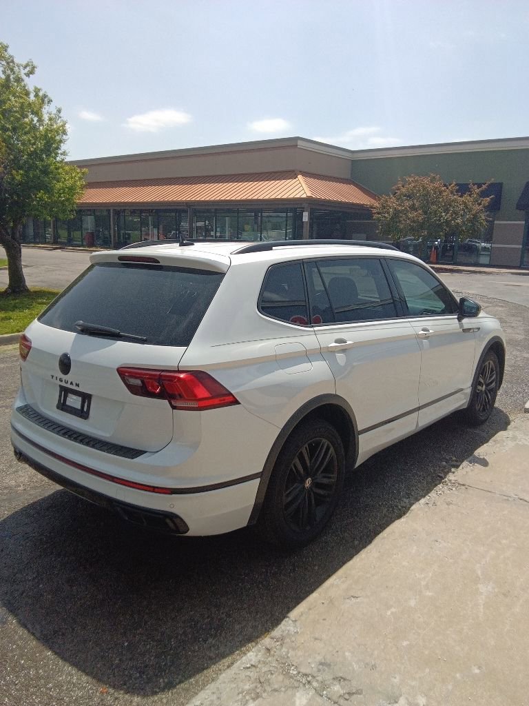 Used 2022 Volkswagen Tiguan SE R-Line FWD image 5