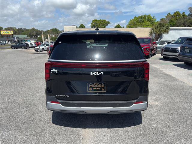 Used 2025 Kia Carnival image 4