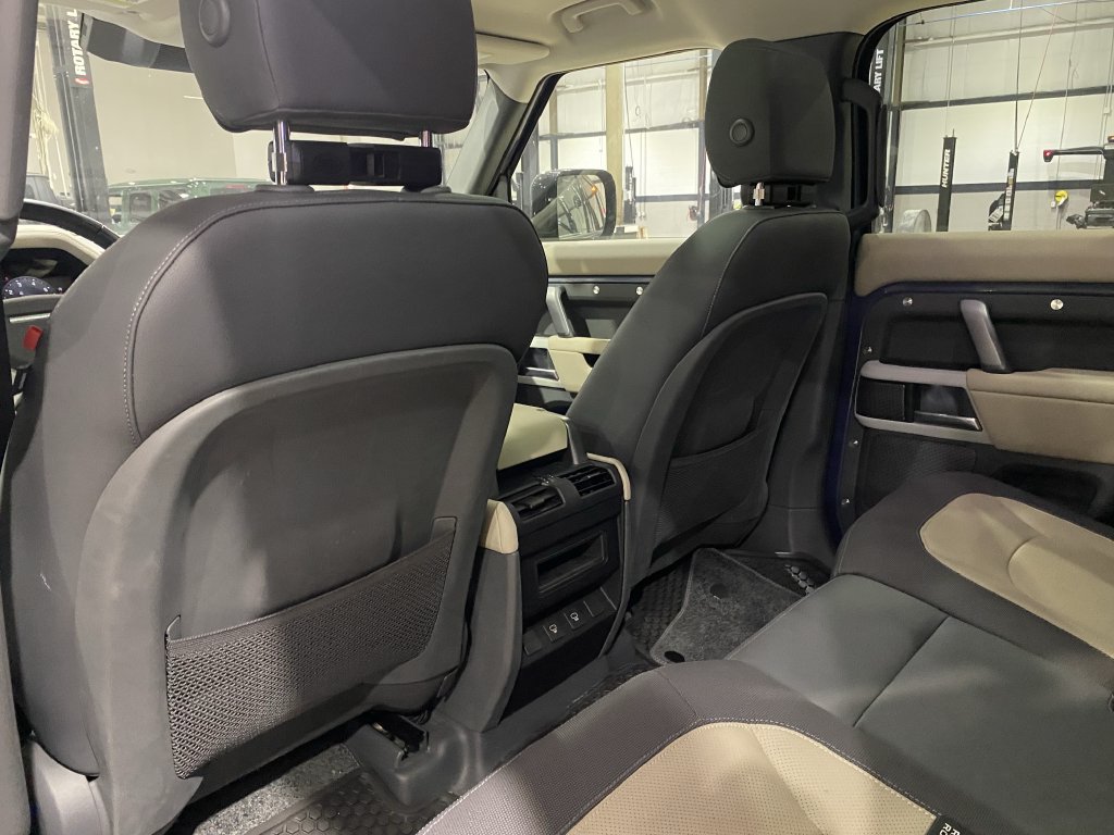 Used 2024 Land Rover Defender 110 X-Dynamic SE AWD/4WD image 23