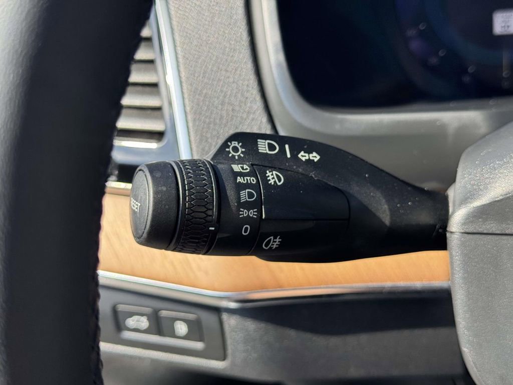 Certified 2024 Volvo XC90 T8 Plus w/ Protection Package Premier image 21