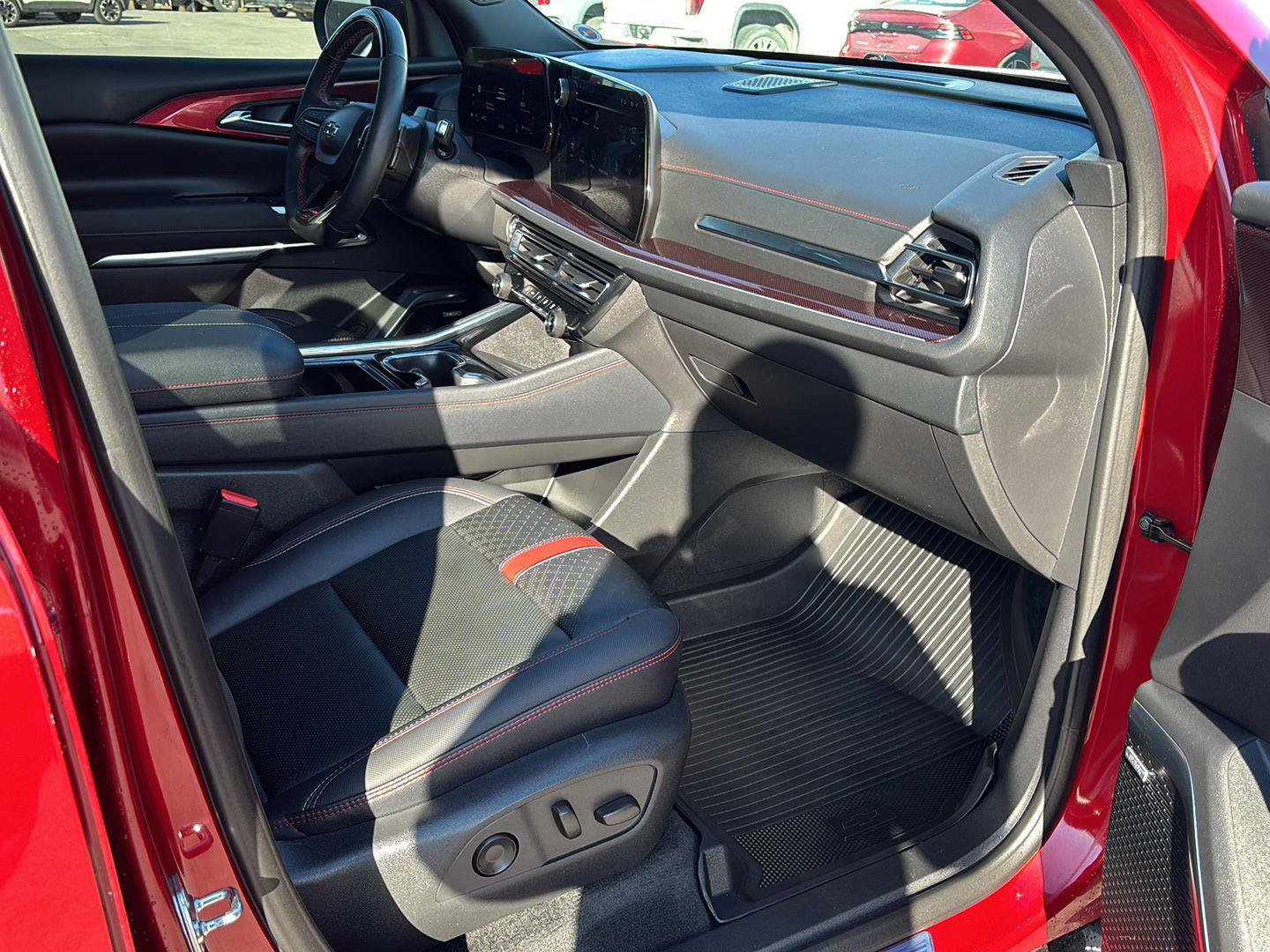 Used 2025 Chevrolet Traverse RS w/ LPO, Floor Liner Package image 26