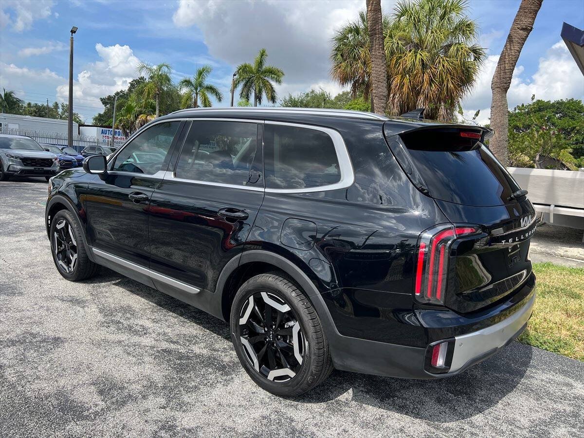 Used 2023 Kia Telluride EX w/ EX Captain's Chair Package FWD image 7