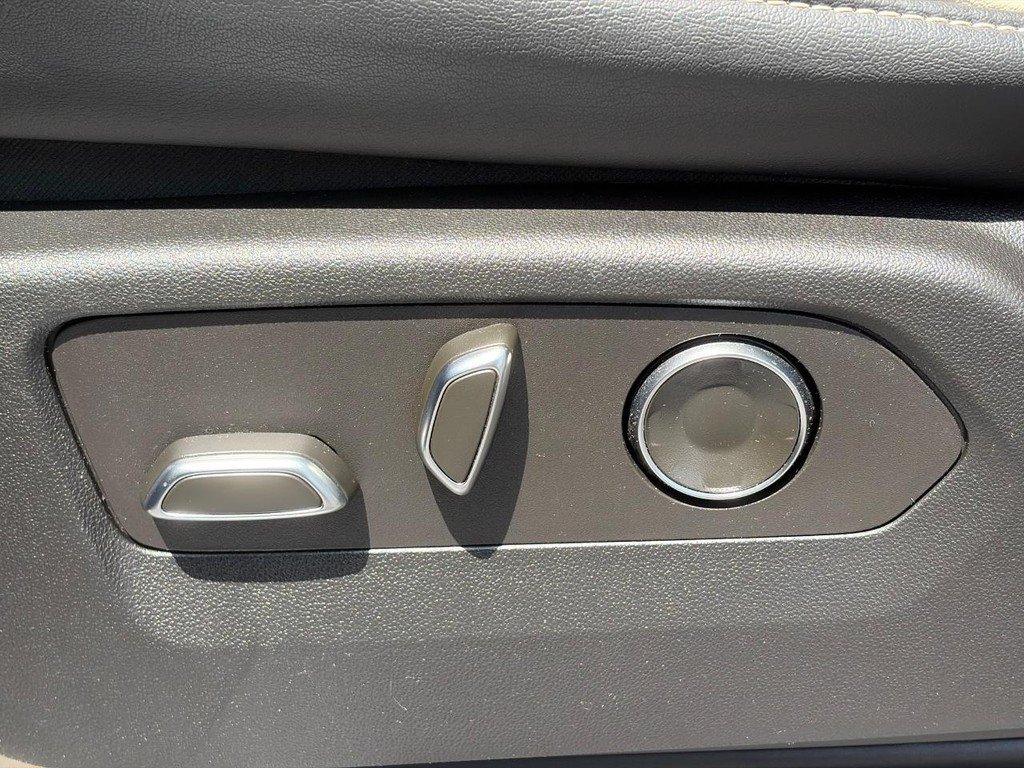 Certified 2023 Cadillac Escalade Premium Luxury AWD/4WD image 18