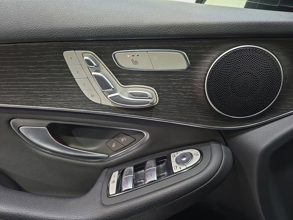 Used 2021 Mercedes-Benz GLC 300 GLC 300 image 31