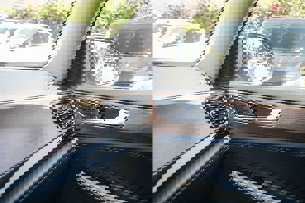 Used 2024 Volkswagen Atlas SE FWD image 21